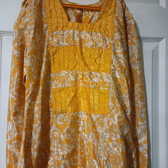 Dress - Picture 3 of 3